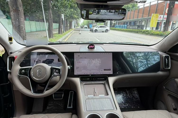 Used Hima AITO M8 2025 Model Range-Extended Max Version 53.4kWh Six-Seater (896-line LiDAR) Interior 3