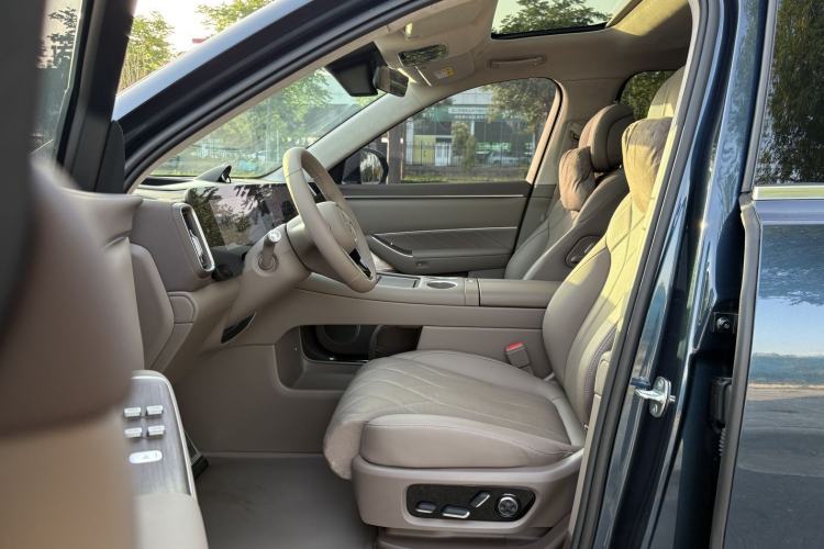 Used Hima AITO M8 2025 Model, Pure Electric Max+ Five-Seat All-Wheel-Drive Version Interior 4
