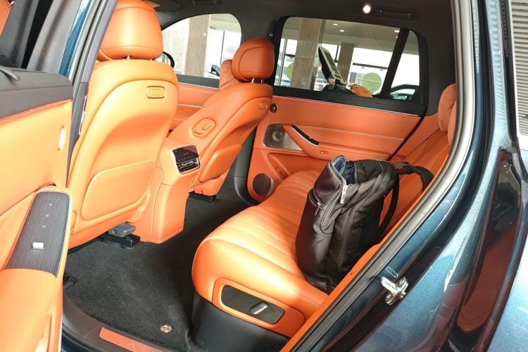 Used Hima AITO M8 2025 Extended-Range Max+ Version 53.4 kWh 5-Seater Edition Interior 4