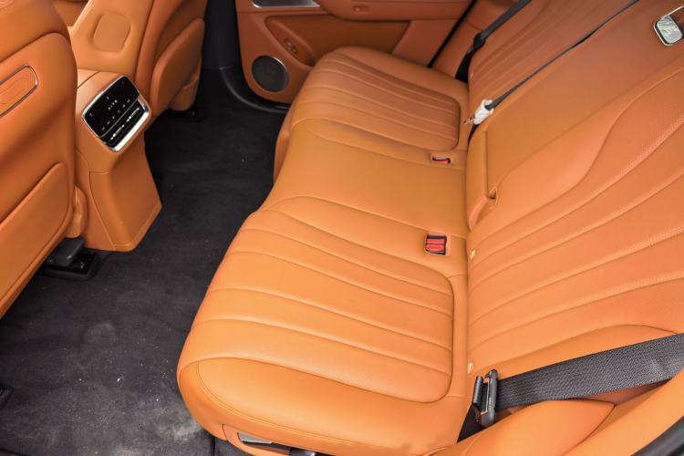 Used Hima AITO M8 2025 Extended-Range Max+ Version 53.4 kWh 5-Seater Edition Interior 4