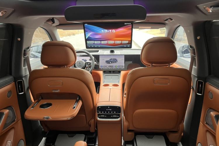 Used Hima AITO M8 2025 Extended-Range Max+ Version 53.4 kWh 6-Seater Edition Interior 4