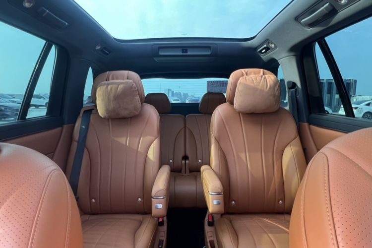 Used Hima AITO M8 2025 Extended-Range Ultra Version 53.4 kWh 6-Seater Edition Interior 4