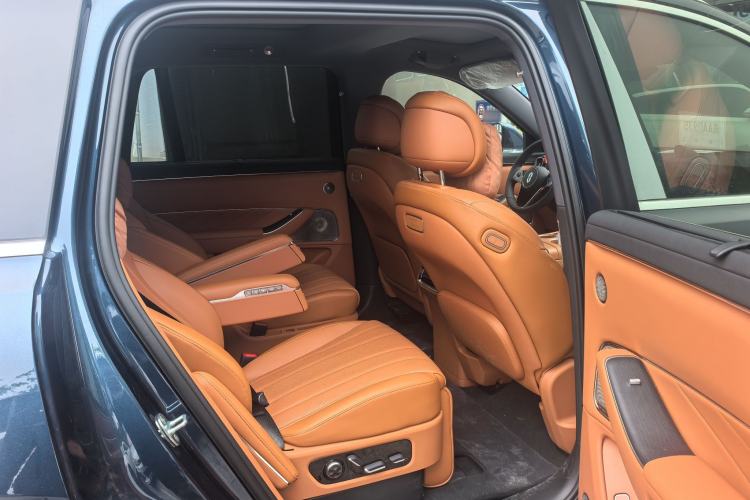 Used Hima AITO M8 2025 Extended-Range Max+ Version 53.4 kWh 6-Seater Edition Interior 4