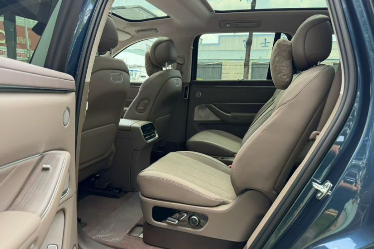 Used Hima AITO M8 2025 Model Range-Extended Max Version 53.4kWh Six-Seater (896-line LiDAR) Interior 4