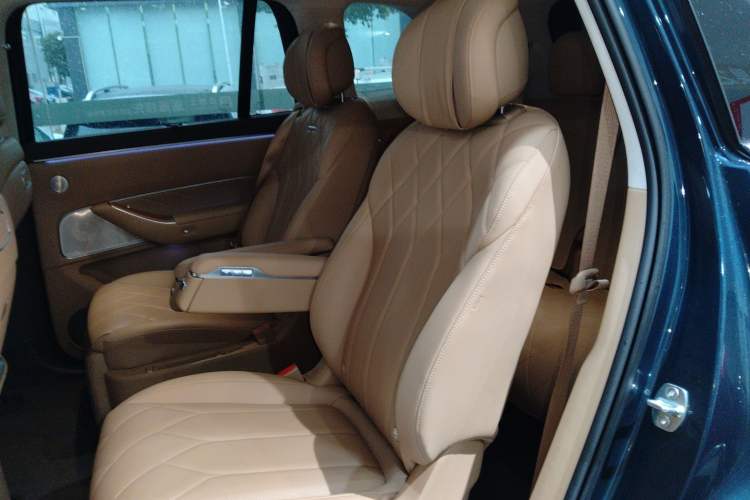 Used Hima AITO M8 2025 Extended-Range Max+ Version 53.4 kWh 6-Seater Edition Interior 4