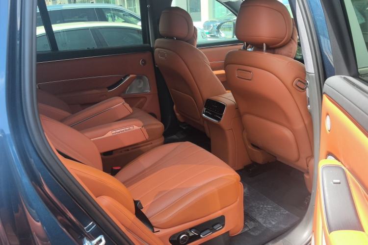 Used Hima AITO M8 2025 Extended-Range Max+ Version 53.4 kWh 6-Seater Edition Interior 6