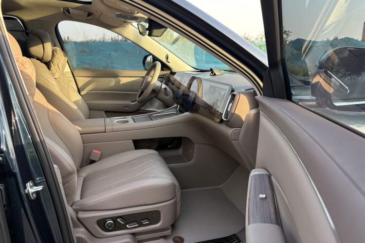 Used Hima AITO M8 2025 Model, Pure Electric Max+ Five-Seat All-Wheel-Drive Version Interior 7