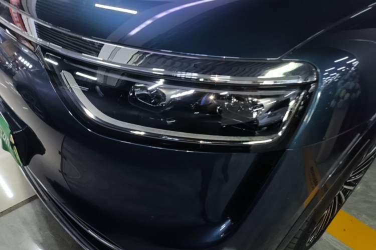 Used Hima AITO M8 2025 Extended-Range Ultra Version 53.4 kWh 5-Seater Edition Left Front Headlight