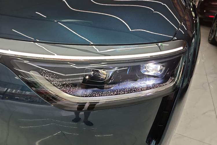 Used Hima AITO M8 2025 Extended-Range Ultra Version 53.4 kWh 5-Seater Edition Left Front Headlight