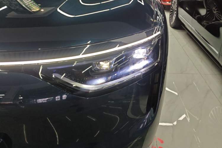 Used Hima AITO M8 2025 Extended-Range Ultra Version 53.4 kWh 5-Seater Edition Left Front Headlight
