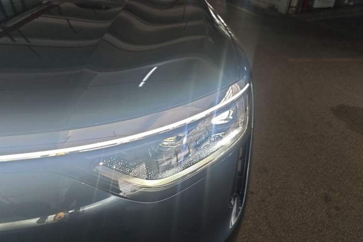 Used Hima AITO M8 2025 Extended-Range Ultra Version 53.4 kWh 5-Seater Edition Left Front Headlight