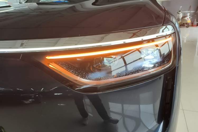 Used Hima AITO M8 2025 Extended-Range Ultra Version 53.4 kWh 5-Seater Edition Left Front Headlight