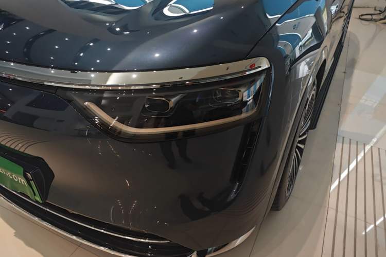 Used Hima AITO M8 2025 Extended-Range Ultra Version 53.4 kWh 5-Seater Edition Left Front Headlight