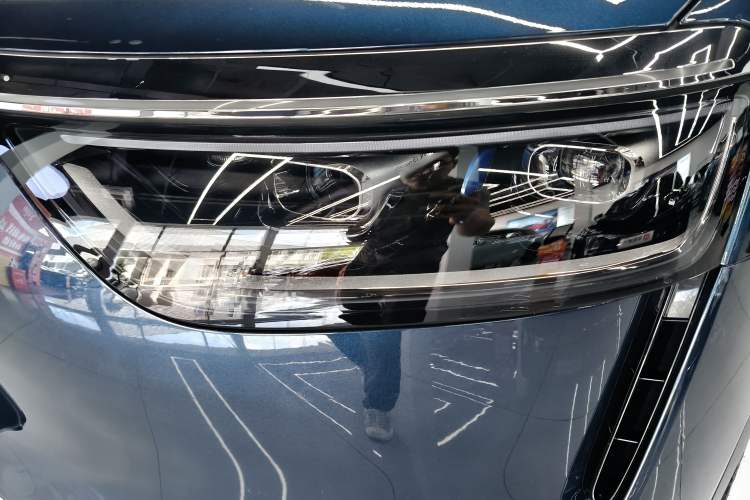 Used Hima AITO M8 2025 Extended-Range Ultra Version 53.4 kWh 5-Seater Edition Left Front Headlight