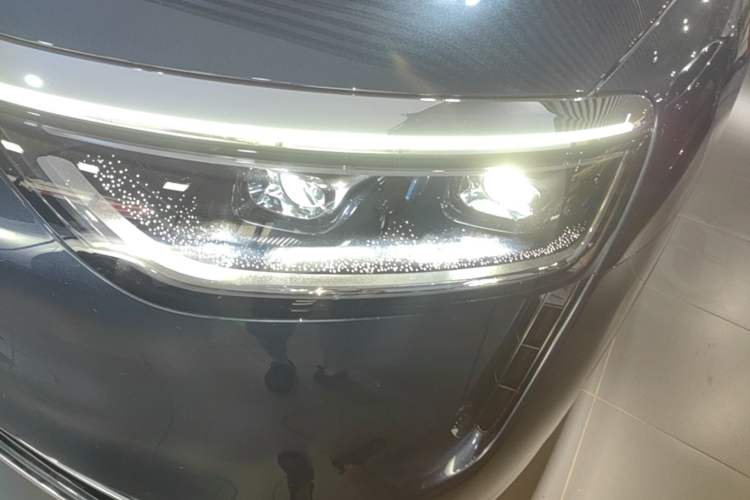 Used Hima AITO M8 2025 Extended-Range Max+ Version 53.4 kWh 6-Seater Edition Left Front Headlight