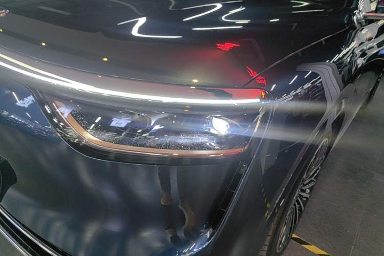 Used Hima AITO M8 2025 Model Range-Extended Ultra Version 53.4kWh 5-Seater (896-line LiDAR) Left Front Headlight