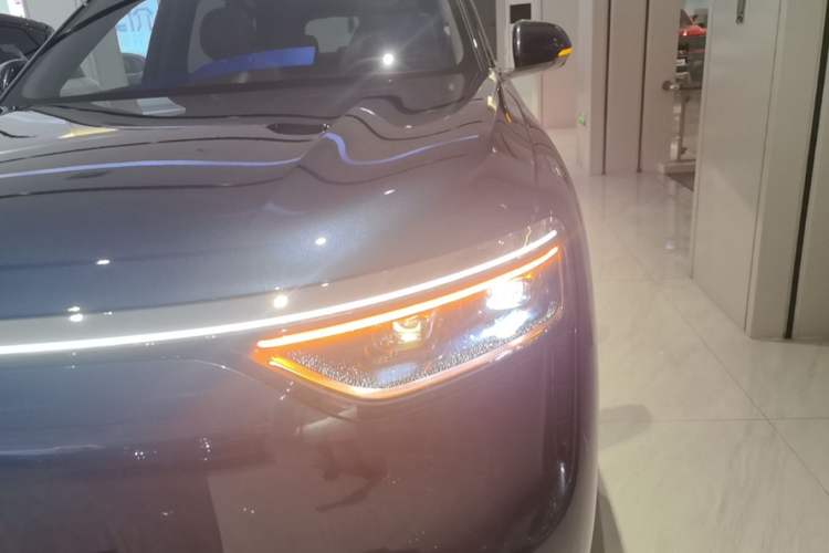 Used Hima AITO M8 2025 Extended-Range Ultra Version 53.4 kWh 5-Seater Edition Left Front Headlight