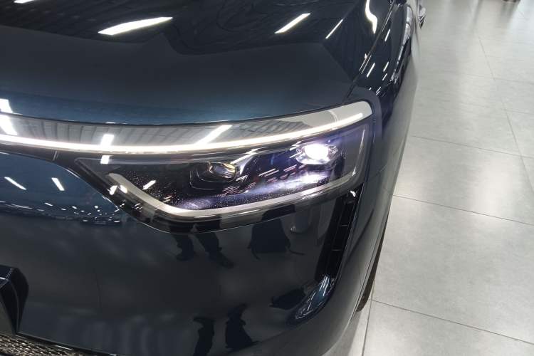 Used Hima AITO M8 2025 Model Pure Electric Ultra Six-Seat Four-Wheel-Drive Version Left Front Headlight