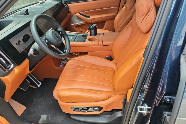 Used Hima AITO M8 2025 Extended-Range Max+ Version 53.4 kWh 5-Seater Edition Left Front Seat