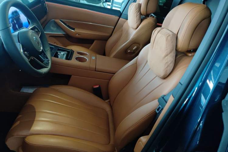 Used Hima AITO M8 2025 Extended-Range Ultra Version 53.4 kWh 5-Seater Edition Left Front Seat