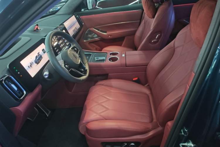 Used Hima AITO M8 2025 Extended-Range Ultra Version 53.4 kWh 5-Seater Edition Left Front Seat