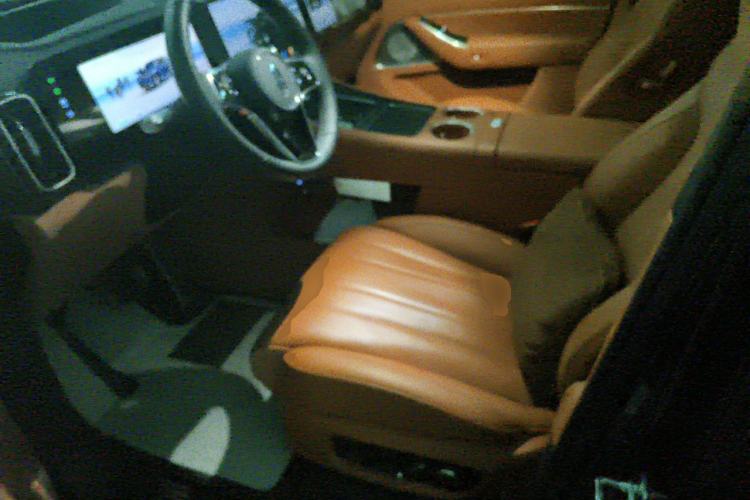 Used Hima AITO M8 2025 Extended-Range Max+ Version 53.4 kWh 6-Seater Edition Left Front Seat