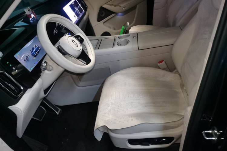 Used Hima AITO M8 2025 Extended-Range Max+ Version 53.4 kWh 5-Seater Edition Left Front Seat