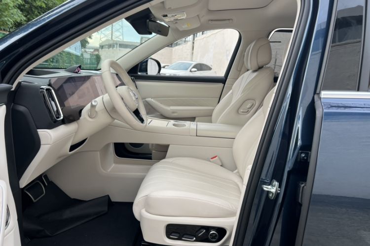 Used Hima AITO M8 2025 Extended-Range Max Version 37 kWh 6-Seater Left Front Seat