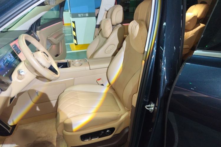 Used Hima AITO M8 2025 Extended-Range Max+ Version 53.4 kWh 6-Seater Edition Left Front Seat