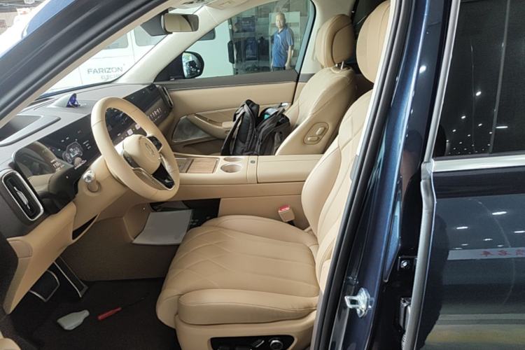 Used Hima AITO M8 2025 Extended-Range Max+ Version 53.4 kWh 5-Seater Edition Left Front Seat