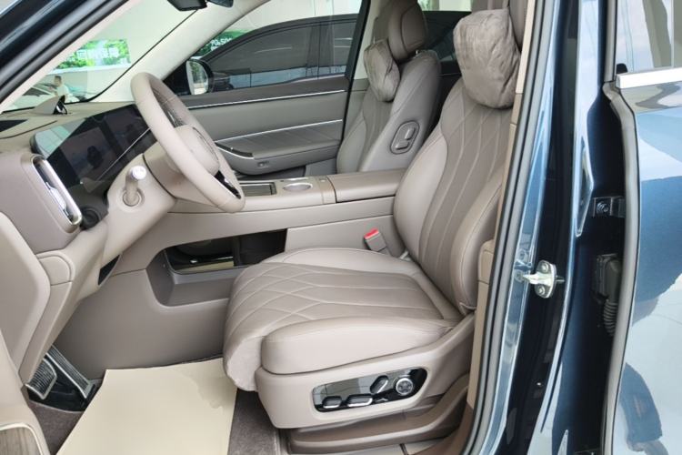 Used Hima AITO M8 2025 Model Pure Electric Max+ Six-Seat Four-Wheel-Drive Version Left Front Seat