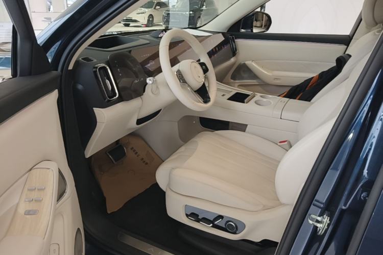 Used Hima AITO M8 2025 Extended-Range Max+ Version 53.4 kWh 6-Seater Edition Left Front Seat