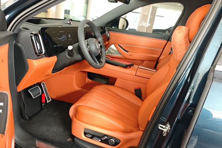 Used Hima AITO M8 2025 Extended-Range Max+ Version 53.4 kWh 5-Seater Edition Left Front Seat