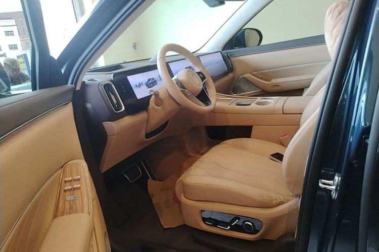 Used Hima AITO M8 2025 Extended-Range Max+ Version 53.4 kWh 6-Seater Edition Left Front Seat
