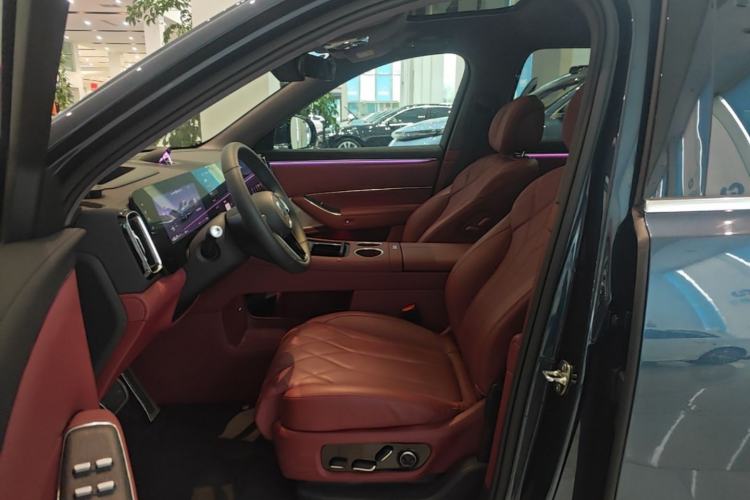 Used Hima AITO M8 2025 Extended-Range Ultra Version 53.4 kWh 5-Seater Edition Left Front Seat