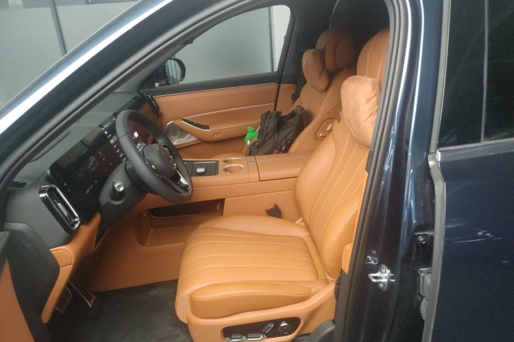 Used Hima AITO M8 2025 Extended-Range Max+ Version 53.4 kWh 5-Seater Edition Left Front Seat