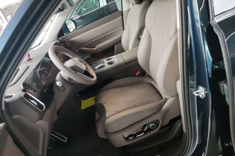 Used Hima AITO M8 2025 Extended-Range Ultra Version 53.4 kWh 6-Seater Edition Left Front Seat