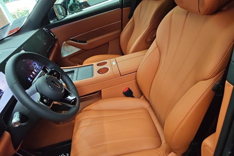 Used Hima AITO M8 2025 Extended-Range Max+ Version 53.4 kWh 6-Seater Edition Left Front Seat