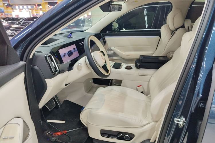 Used Hima AITO M8 2025 Extended-Range Max+ Version 53.4 kWh 5-Seater Edition Left Front Seat