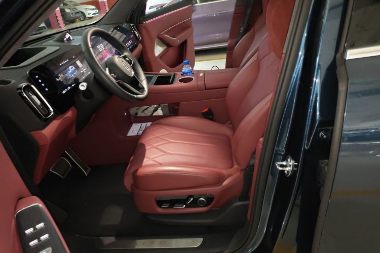Used Hima AITO M8 2025 Extended-Range Ultra Version 53.4 kWh 5-Seater Edition Left Front Seat