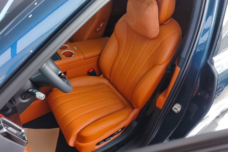 Used Hima AITO M8 2025 Extended-Range Max+ Version 53.4 kWh 5-Seater Edition Left Front Seat