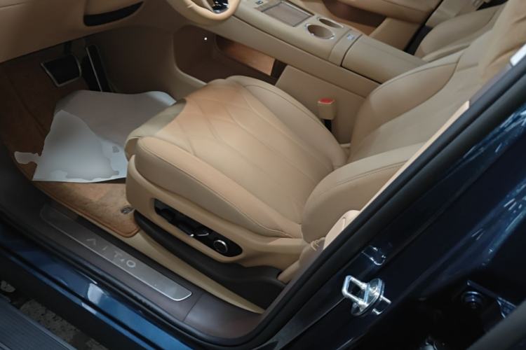 Used Hima AITO M8 2025 Extended-Range Ultra Version 53.4 kWh 6-Seater Edition Left Front Seat