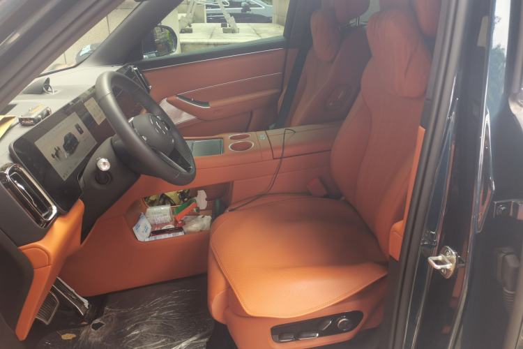 Used Hima AITO M8 2025 Extended-Range Ultra Version 53.4 kWh 6-Seater Edition Left Front Seat