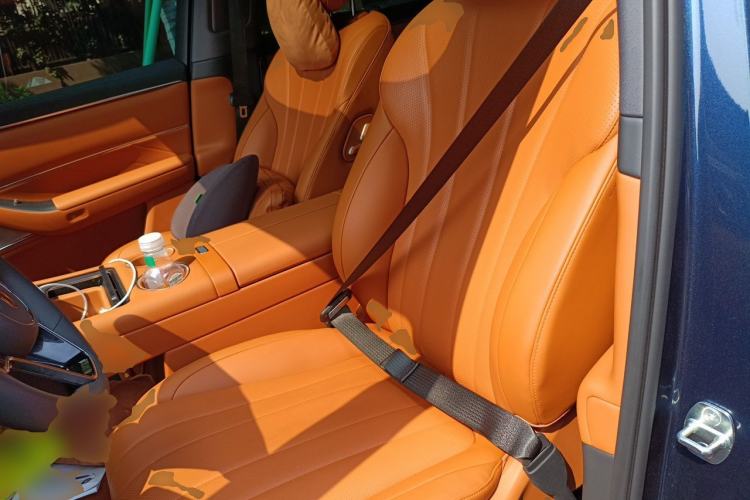 Used Hima AITO M8 2025 Extended-Range Max+ Version 53.4 kWh 6-Seater Edition Left Front Seat
