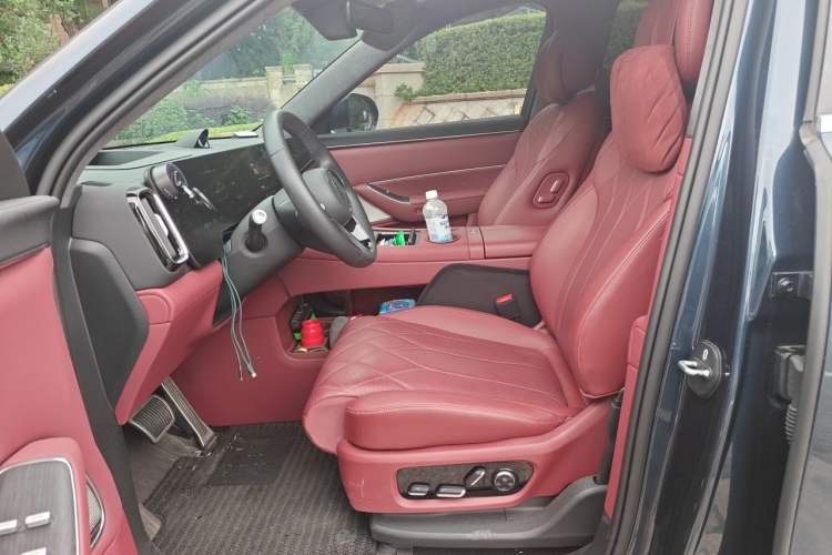 Used Hima AITO M8 2025 Extended-Range Max+ Version 53.4 kWh 6-Seater Edition Left Front Seat