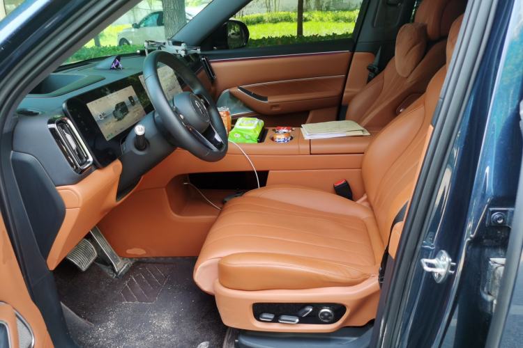 Used Hima AITO M8 2025 Extended-Range Max+ Version 53.4 kWh 6-Seater Edition Left Front Seat