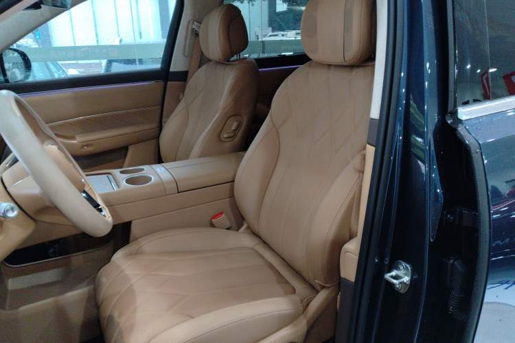 Used Hima AITO M8 2025 Extended-Range Max+ Version 53.4 kWh 6-Seater Edition Left Front Seat
