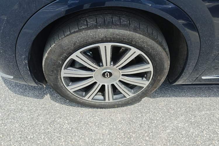 Used Hima AITO M8 2025 Extended-Range Max+ Version 53.4 kWh 6-Seater Edition Left Front Wheel Hub