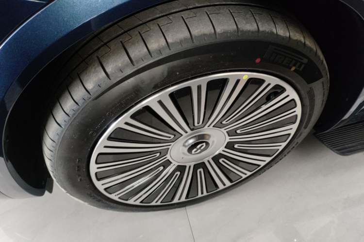 Used Hima AITO M8 2025 Extended-Range Ultra Version 53.4 kWh 5-Seater Edition Left Front Wheel Hub