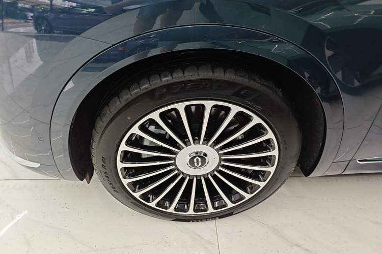 Used Hima AITO M8 2025 Extended-Range Ultra Version 53.4 kWh 5-Seater Edition Left Front Wheel Hub